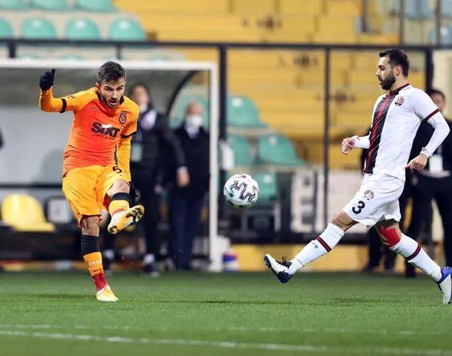  拉齐奥最后时刻崩盘，0-2负于升班马  